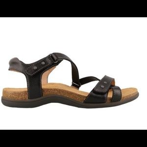 Taos black sandals
